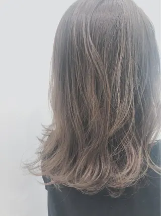 ロング カラー 河井 史織のヘアスタイル