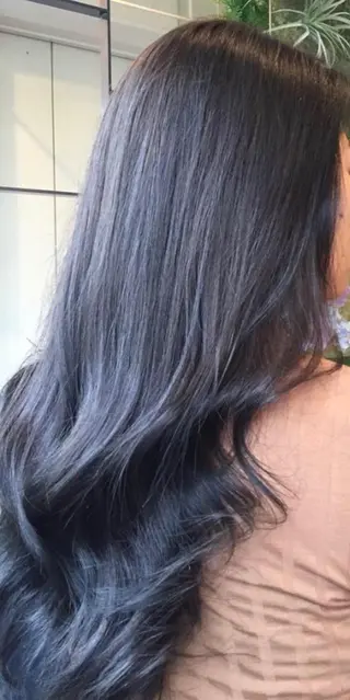 ロング カラー Hanna by W_SALONのヘアスタイル