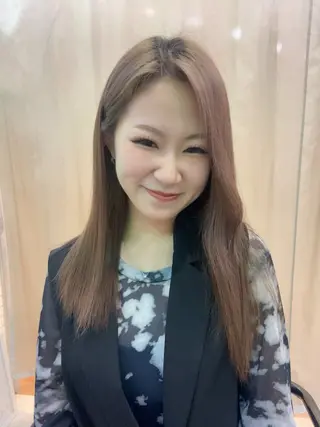 ミディアム Lutowa plus所属・ヨシザキ カノンのヘアスタイル