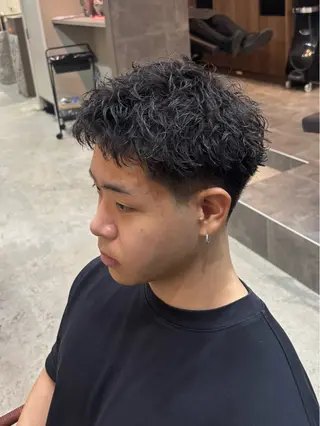 ショート パーマ メンズ 渡 汐音のヘアスタイル