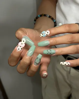 ネイル Haluca 長さ出し🍀のネイルデザイン