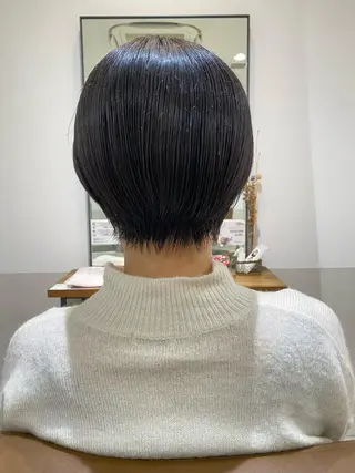 ショート 顔まわりカラー特化 赤津百合絵のヘアスタイル