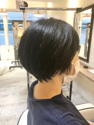 ショート esse大阪茶屋町店所属・レイヤーカット 新井田陽寿のヘアスタイル
