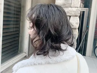 ミディアム パーマ EMANON天神所属・Hitomi Ezakiのヘアスタイル