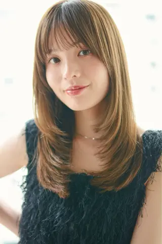 ロング カラー レイヤー/ハッシュ/ ウルフ/透明感カラーのヘアスタイル