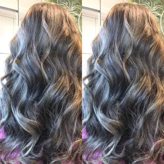 ロング カラー Hanna by W_SALONのヘアスタイル