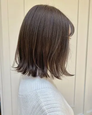 ミディアム 小西 サラのヘアスタイル