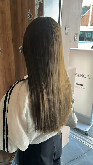 ロング 【ブロンド】【ベージ ュ系】TAKUMAのヘアスタイル