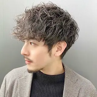 メンズ メンズパーマ特化サロンLond LOGAN所属・SEIYA メンズパーマ職人のヘアスタイル