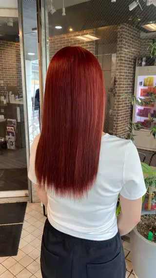 カラー アキト🌙カラー特化 /艶髪ハイトーンのヘアスタイル
