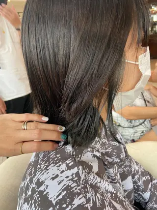 ミディアム カラー 宮本 玲那のヘアスタイル