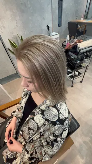 ミディアム motoトップカラー リスト/ブリーチカラのヘアスタイル