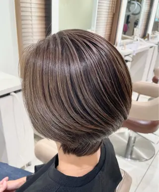 ショート カラー 清藤 綾のヘアスタイル