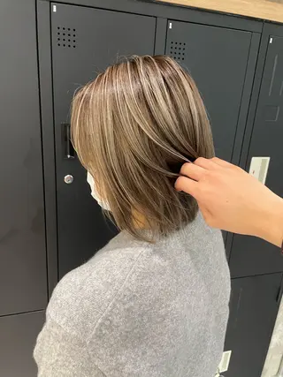 ショート 🫧ハイライトカラー 🫧 𝓜𝓘𝓤のヘアスタイル