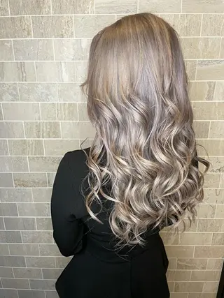 ロング ブリーチ毛矯正.髪質 改善.髪にドラマをのヘアスタイル