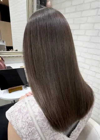 ロング 【TAKAYA】🌸 白髪ぼかしカラーのヘアスタイル