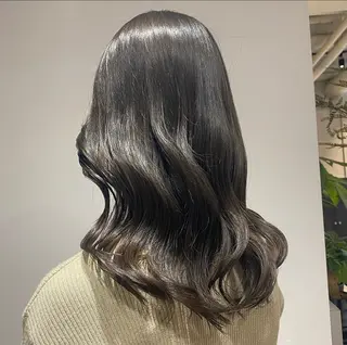 ロング カラー パーマ ヘアアレンジ youres hair東新宿店所属・新宿⌇韓国風ヘア ⌇透明感カラーのヘアスタイル