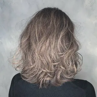 ミディアム カラー N° aria 三軒茶屋のヘアスタイル