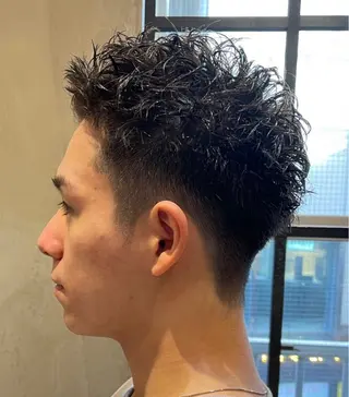 ショート パーマ メンズ lana hair 新宿 髪質改善トリートメント 新宿三丁目所属・新宿メンズパーマ TAKE曲がる縮毛のヘアスタイル
