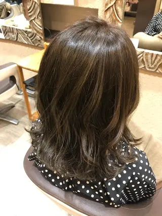 セミロング カラー 森田 真由のヘアスタイル