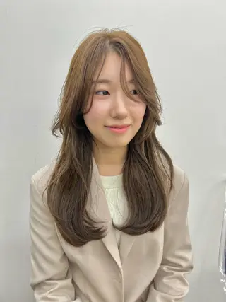 ロング カラー 柔らかブラウン/顔周 りレイヤー♡ユウシのヘアスタイル