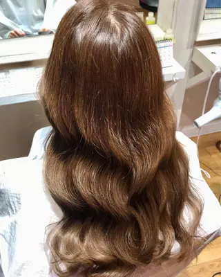 ロング カラー 関 彩花のヘアスタイル