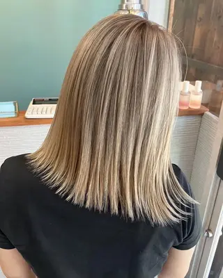 ミディアム ❣️ハイトーン❣️ BLUE&Co.のヘアスタイル