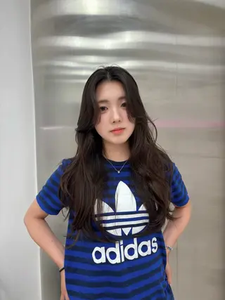 セミロング カラー 韓国レイヤー ハッシュカットのヘアスタイル