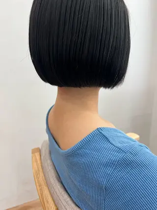 ショート カラー SALOWIN藤沢店所属・サナ🌱 切りっぱなしボブのヘアスタイル