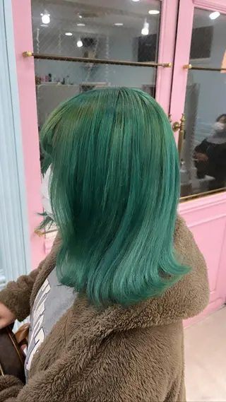 セミロング カラー ヘアアレンジ 🩶【推しハイトーン 】yuzu🩶のヘアスタイル