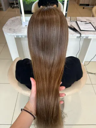 ロング 海外カラー白髪ぼかし ティファニーサユリのヘアスタイル