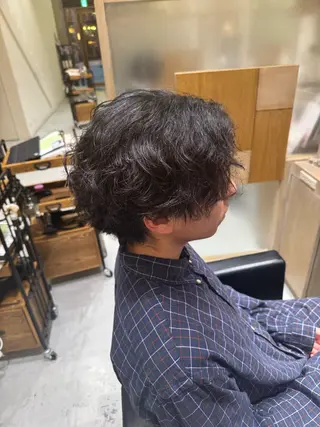 パーマ メンズ 透明感カラー/顔周り カット/レイヤーにかのヘアスタイル