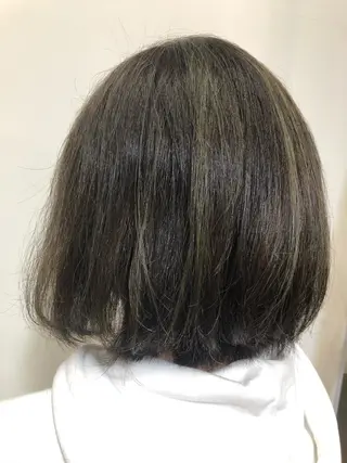 ショート カラー 芝田  望優のヘアスタイル