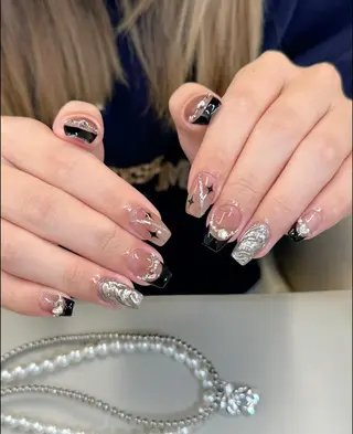 ネイル RAFFINE 月🦋🩵のネイルデザイン