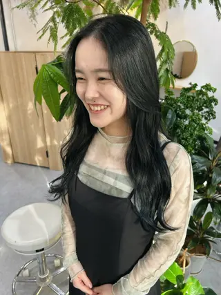 ロング カラー CARICIA 白木 由里加のヘアスタイル