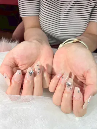 ネイル ロエ所属・Lowé いちごのネイルデザイン