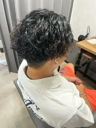 ショート パーマ メンズ 高橋 篤史のヘアスタイル
