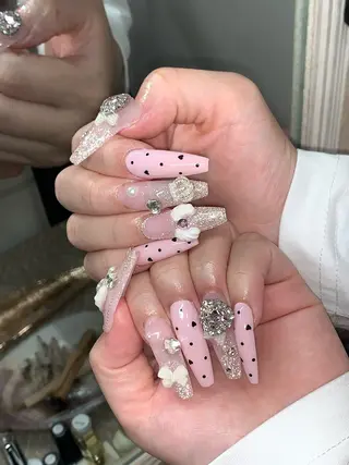 ネイル NES NAIL所属・さゆり￤推しキャラ ￤ロングネイル🩷のネイルデザイン