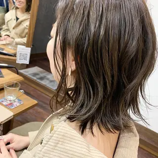 ミディアム カラー yoshi （髙橋）のヘアスタイル