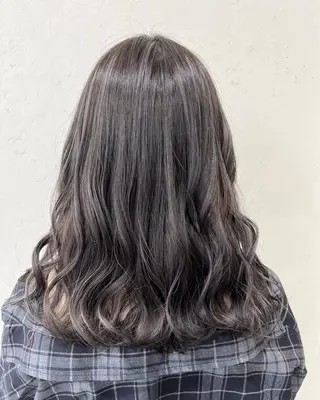 セミロング カラー mana .のヘアスタイル