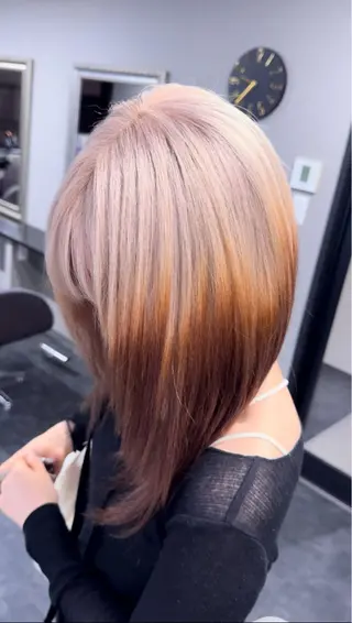 セミロング カラー ヘアアレンジ ホワイトカラー/ ピンクベージュにったのヘアスタイル