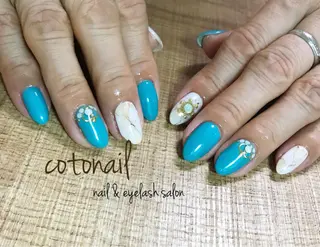 ミディアム ネイル ツメトマツゲ .のネイルデザイン