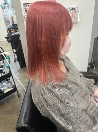 セミロング カラー 渡 汐音のヘアスタイル