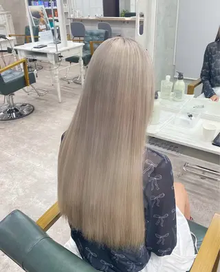 ロング カラー limitみづき🌙 ブリーチカラーのヘアスタイル