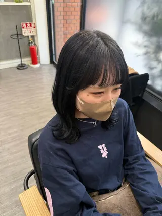 ミディアム カラー 上田 紗也のヘアスタイル