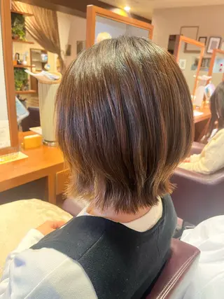 ミディアム カラー よしだ しおりのヘアスタイル