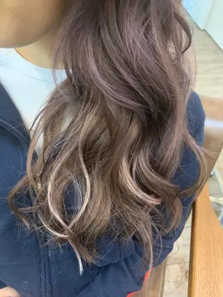 ロング カラー 鶴見 和美のヘアスタイル