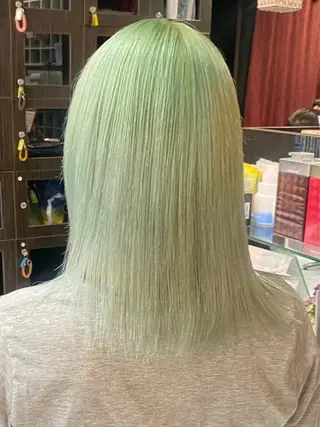 セミロング カラー ハイトーンケアカラー コト👱🏻♀️のヘアスタイル