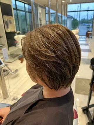 カラー 海外カラー白髪ぼかし ティファニーサユリのヘアスタイル