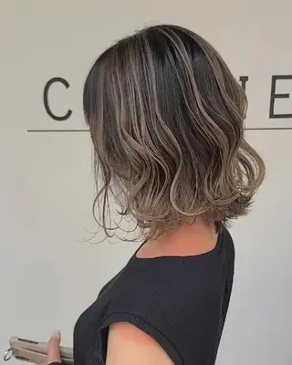 ショート カラー cherie所属・バレイヤージュ/ ハイライト/大内格のヘアスタイル